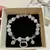 Pulsera Hello Kitty con perlas y dijes en internet