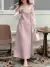 Vestido minimalista rosa en internet