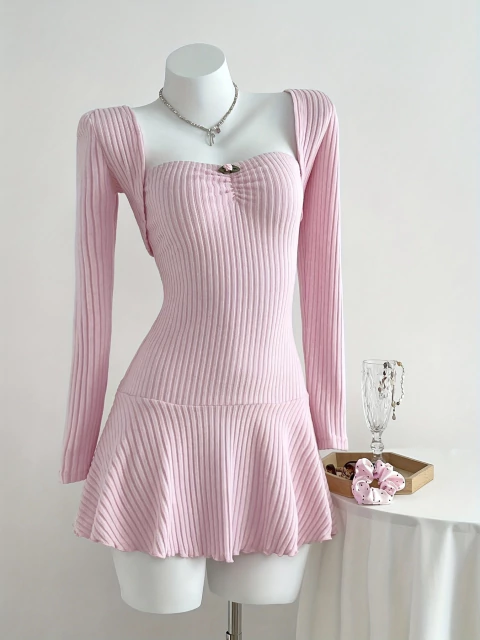 Vestido corto rosa de manga larga con volantes – Look 2 en 1