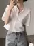 Camiseta corta con dobladillo blanco