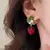 Par de elegantes aretes de fresa - comprar en línea