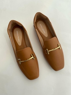Mocassim com Fivela Dourada (caramelo)