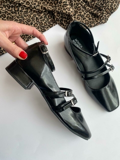 Scarpin com tiras (Preta) na internet