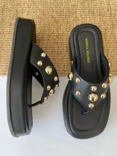 Flatform com aplicação de taxas douradas (Preto) na internet