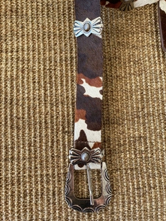 Cinto com aplicações animal print vaca (branco/caramelo/café) na internet