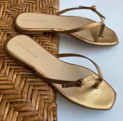 Rasteira com detalhe em nó (Bronze) na internet