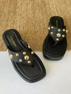 Flatform com aplicação de taxas douradas (Preto) - comprar online