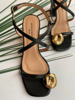 Sandália com Aplique Orgânico (Preta) na internet