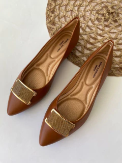 Sapatilha com aplicação em strass (Caramelo)