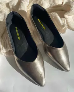 Sapatilha de Bico Fino (Prata Velho) na internet