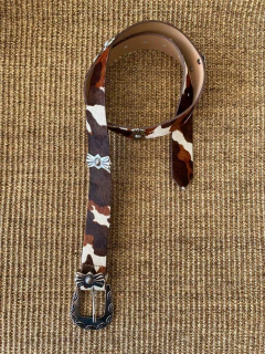 Cinto com aplicações animal print vaca (branco/caramelo/café)