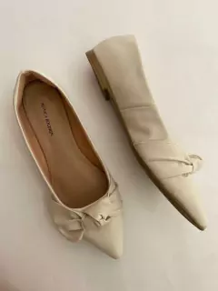 Sapatilha detalhe em nó (Off White) - comprar online