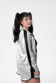 Campera Seeker (Plata - Negro) - Motivos Para Quedarte