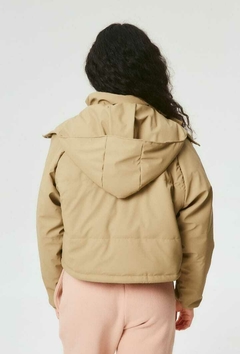Campera Shiva (Camel - Arena) | BUDDIES - tienda online