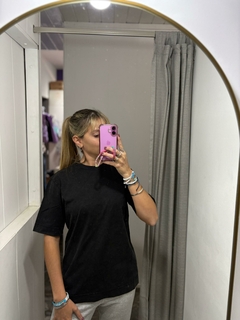 Remera dama bordado mariposa espalda (Celeste - Negro - Tostado) | NASA - Motivos Para Quedarte