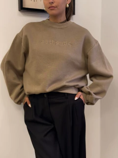 Buzo Authentic en internet