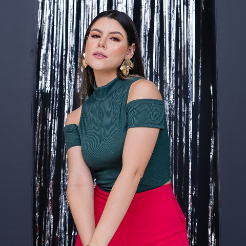 Blusa Gola Alta Com Recorte No Ombro