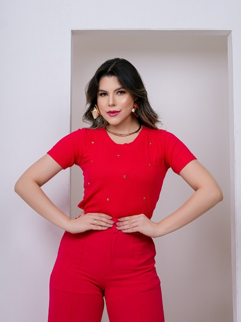 Blusa Feminina Básica Decote U Com Aplicações De Coração