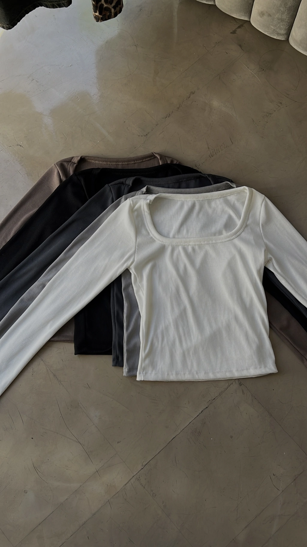 sweater ari