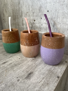 Mates de algarrobo pintados