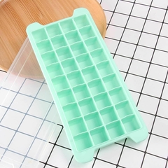 Cubetera de silicona con tapa x 36