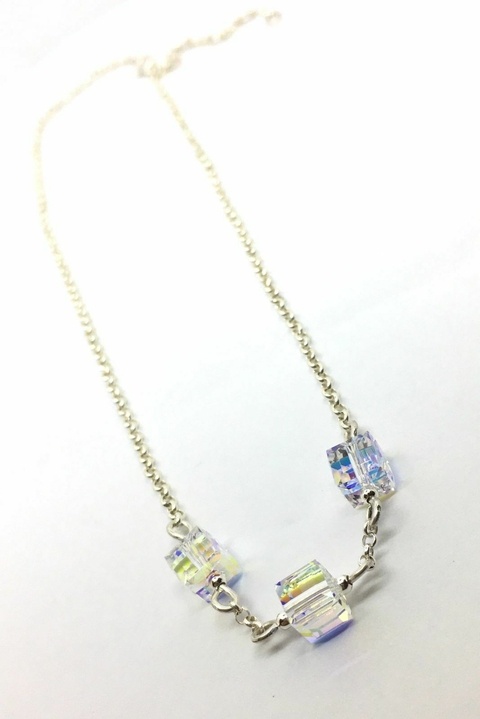 Collar Con Cadena de Plata y Cristales Varios