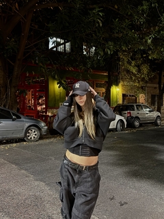 Zip Hoodie Boxy Negro en internet