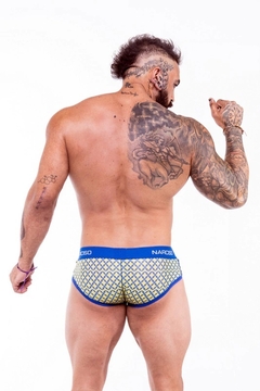 Yago Versa Amarillo en internet