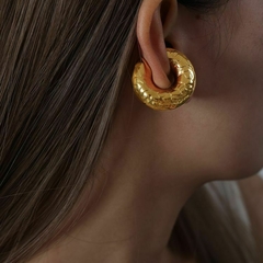 Earcuff dorado geometrico