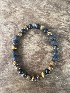 Pulsera de piedras naturales de ojo de tigre , piedras volcanicas y piedras obisidianas, enhebradas en tanza elastica. Diferentes talles para todas las medidas.