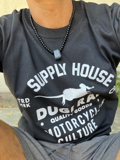 Remeras con diseños propios inspirados en el aire libre y la pasion por las motos, en algodon de excelente calidad e intervenidas con sistema DTG