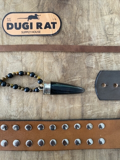 Collar con cuerno de asta , el cuerpo del mismo esta confeccionado con piedras obsidianas naturales y piedra ojo de tigre natural de 6mm. Cierre en mosqueton de acero quirurgico. 