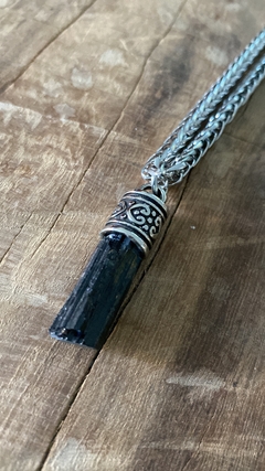 Collar con cadena y colgante de Turmalina: estilo masculino para motociclistas.