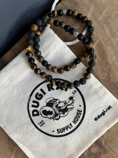 Pulsera de piedras naturales de ojo de tigre , piedras volcanicas y piedras obisidianas, enhebradas en tanza elastica. Diferentes talles para todas las medidas.