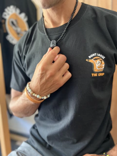 Remeras con diseños propios inspirados en el aire libre y la pasion por las motos, en algodon de excelente calidad e intervenidas con sistema DTG. 