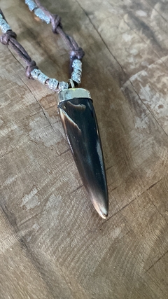 Imagen de Collar de punta de asta tejido.