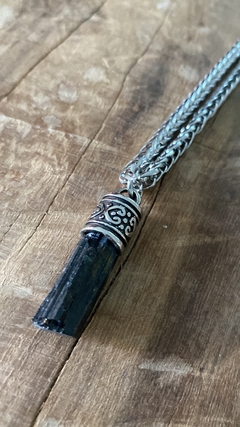 Collar con cadena y colgante de Turmalina: estilo masculino para motociclistas.