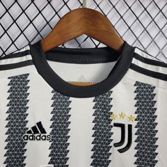 Kit Juventus I 22/23 - Infantil - Branco e Preto - loja online