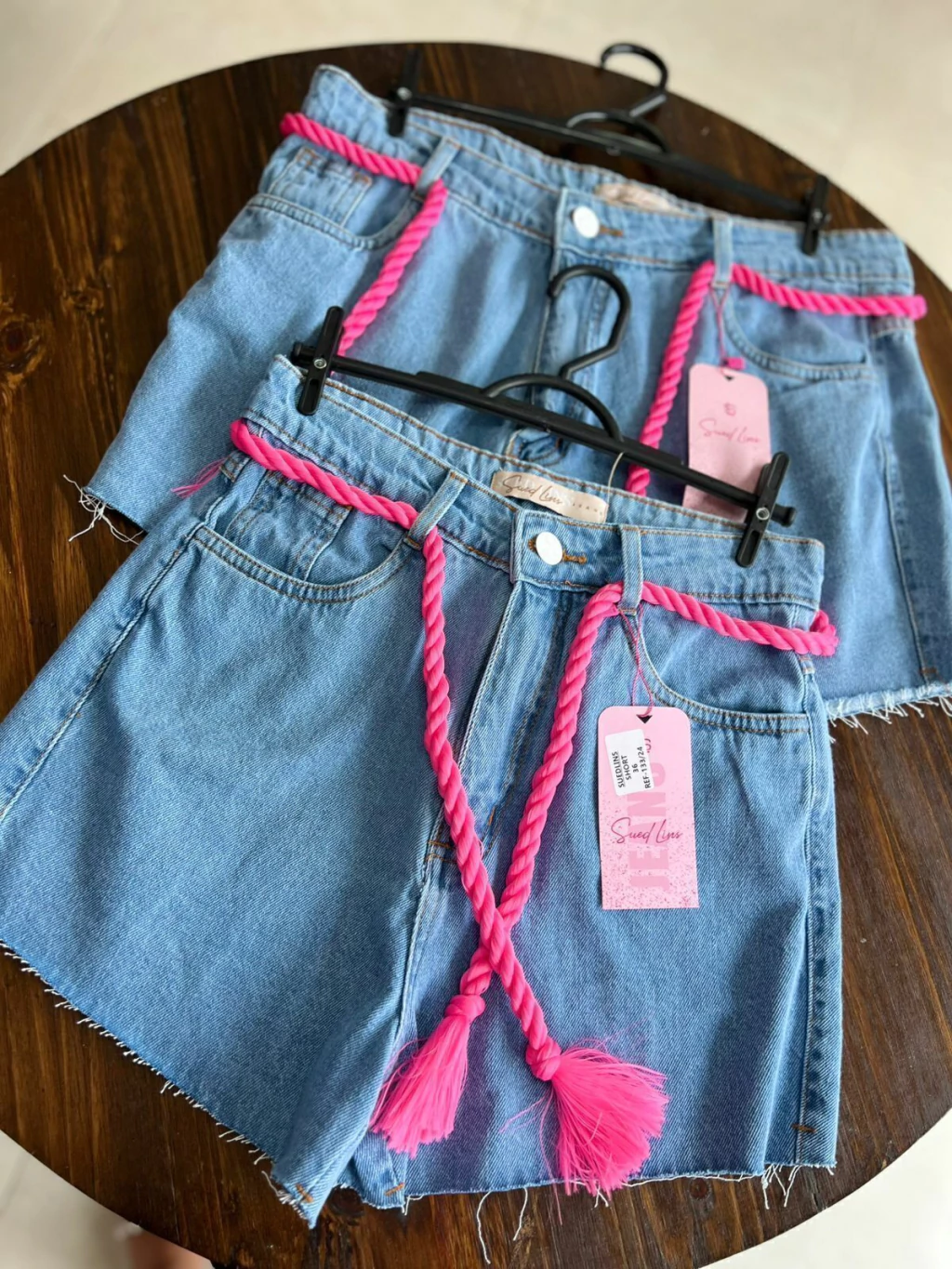 shorts jeans com cinto