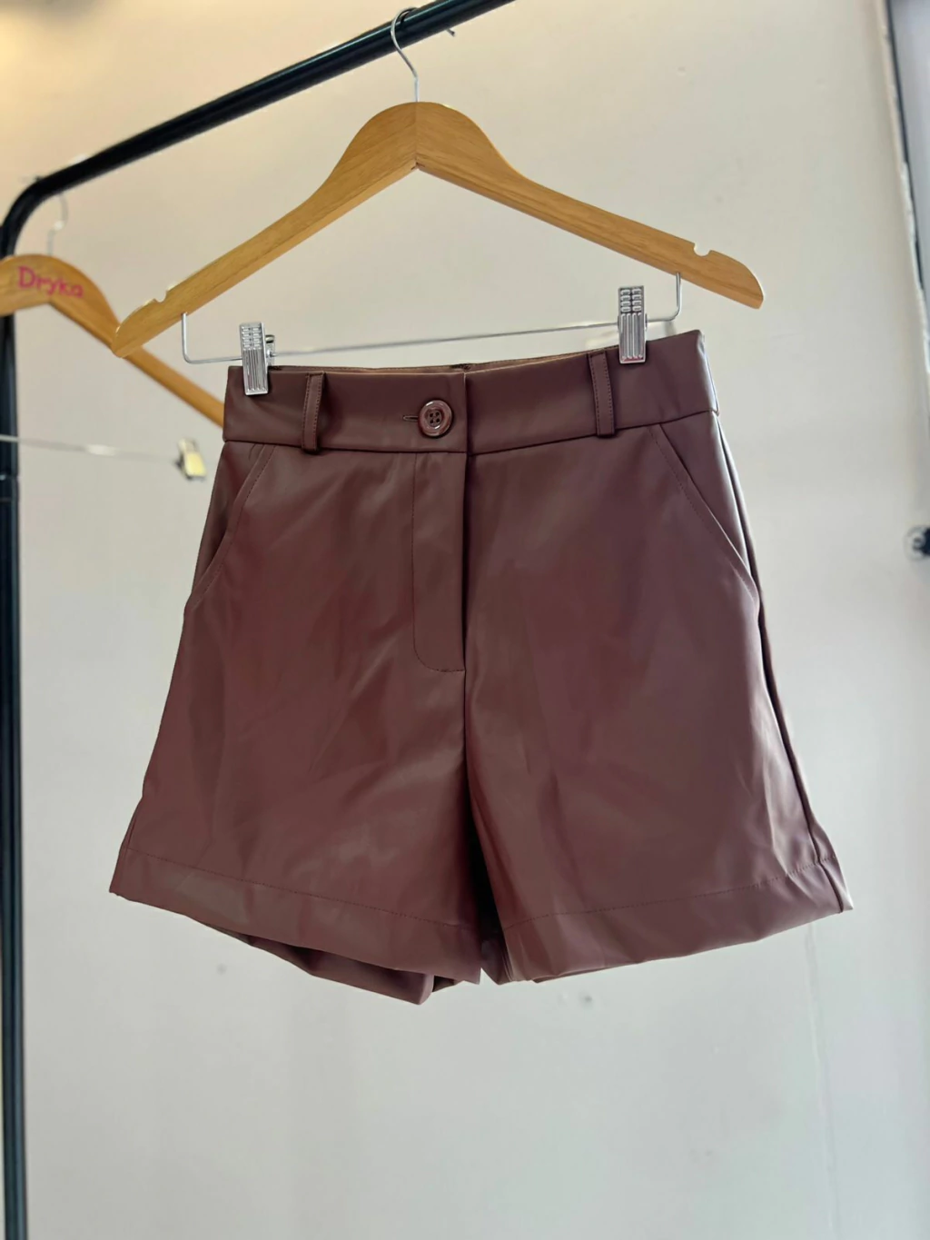 SHORTS DE COURO