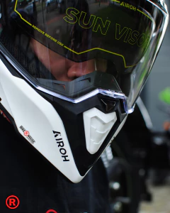 CASCO AIROH COMMANDER 2 SÓLIDO BLANCO BRILLO en internet