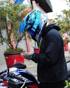CASCO AIROH COMMANDER MAVICK CERULEAN - BIKERHOUSE