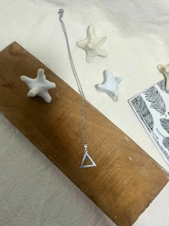 COLLAR TRIANGULO CB34 - comprar online