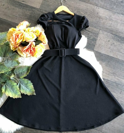 Vestido midi boneca rodado moda evangélica manga curta tule com cinto preto