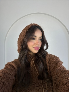 Casaco teddy curto com capuz na internet