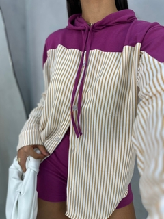 Conjunto camisa com capuz e short listrado fúcsia na internet
