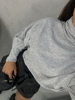 Cropped manga longa lãzinha na internet