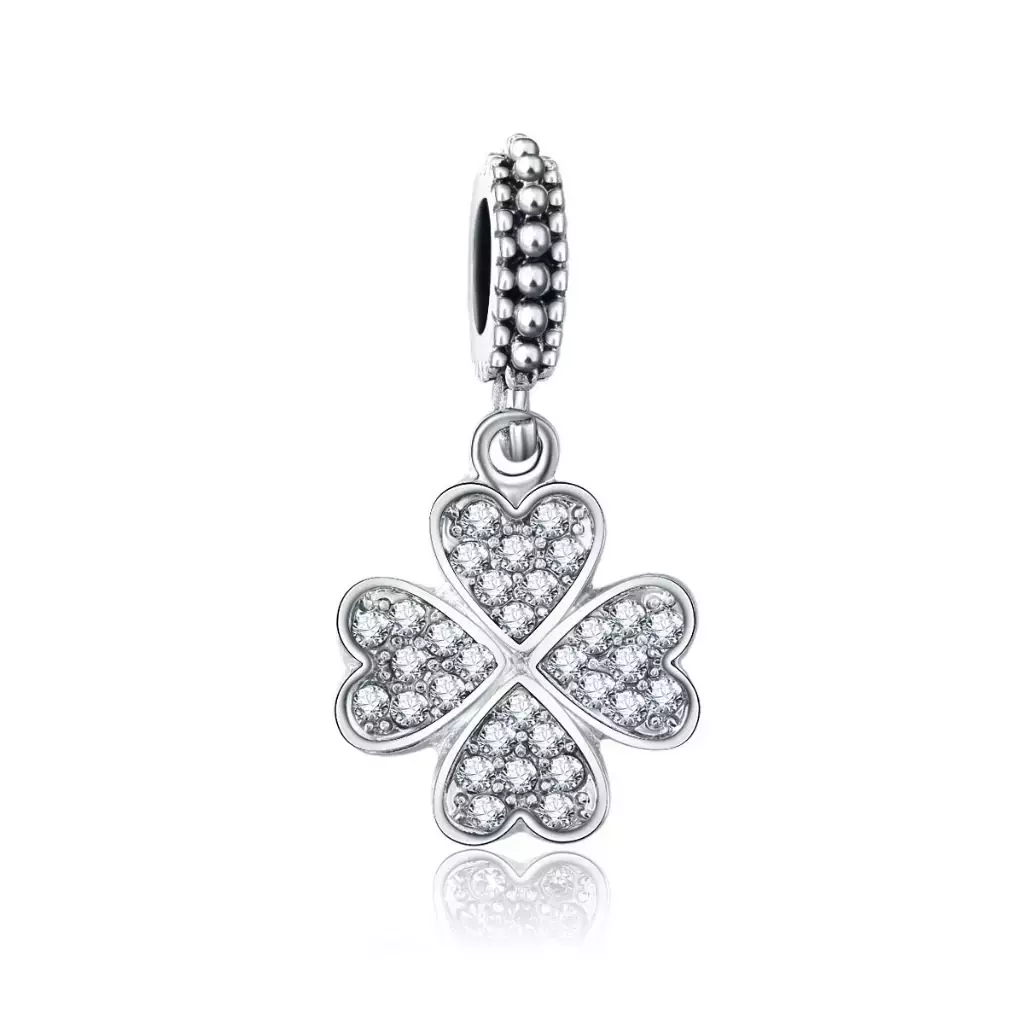 berloque trevo strass