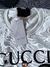 Buzo Gucci en internet