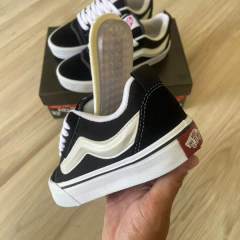Vans Knu Skool en internet